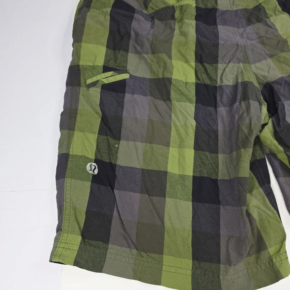 Lululemon Shorts Mens 36‎ Green Black Plaid Lined Athletic Drawstring Pockets